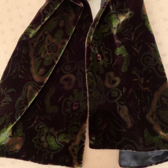 Vintage Elaine Gold For Collection XIIX LTD Rayon/ Silk Velvet Scarf - Picture 12 of 13